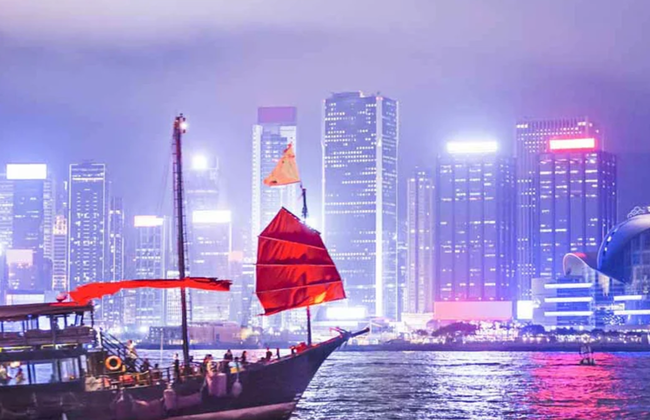 A Night in Victoria Harbor: Aqua Luna Cruise - Foto 2